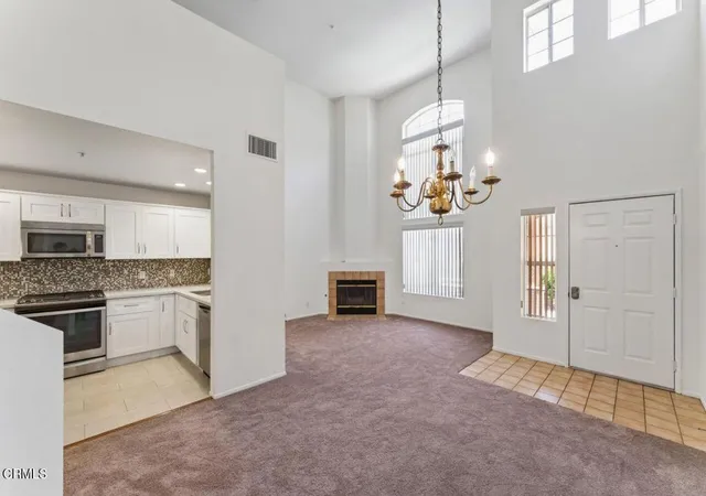 Photo 3 of Townhouse for sale at 727 Kingfisher Way, Oxnard, CA 93030 | MLS# V1-38243 | Listing updated on 2026-10-06