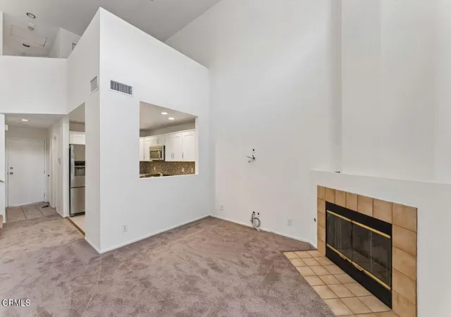 Photo 4 of Townhouse for sale at 727 Kingfisher Way, Oxnard, CA 93030 | MLS# V1-38243 | Listing updated on 2026-10-06