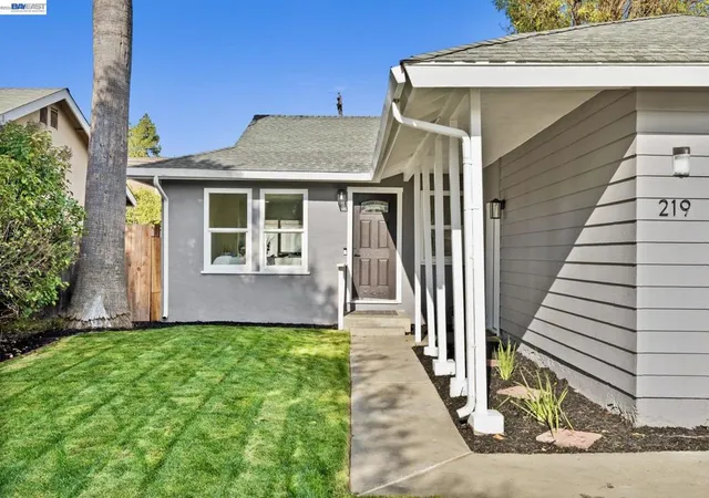 Photo 3 of Single family home for sale at 219 Omira Dr, San Jose, CA 95123 | MLS# 41145318 | Listing updated on 2026-09-21