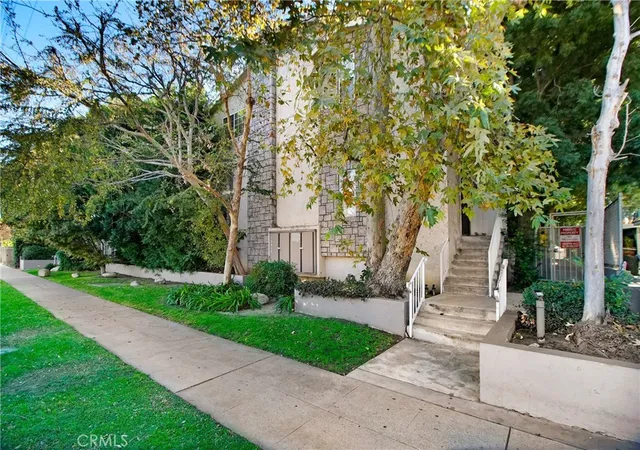 Photo 2 of Condo for sale at 16800 Saticoy #4, Van Nuys, CA 91406 | MLS# SR26180011 | Listing updated on 2026-09-15