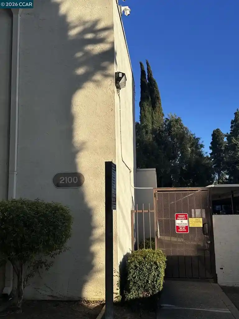 Listing Photo 12 - Condo for sale in 2100 Laguna Cir located at 2100 Laguna Cir, Concord, CA 94520 - Unit 2100 Laguna Cir