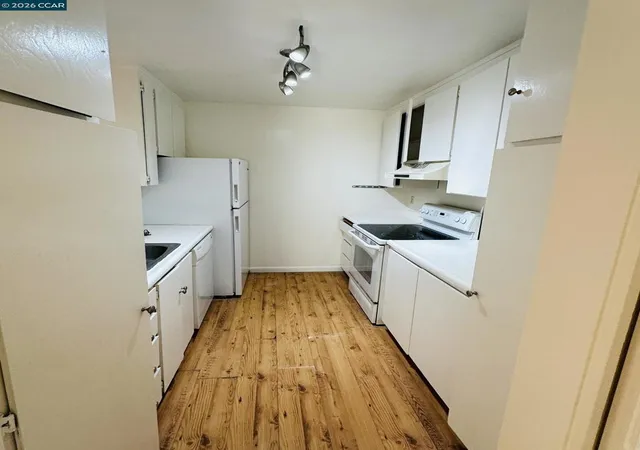 Photo 2 of Sale Pending at 2100 Laguna Cir #E, Concord, CA 94520 | MLS# 41145351 | Listing updated on 2026-09-29