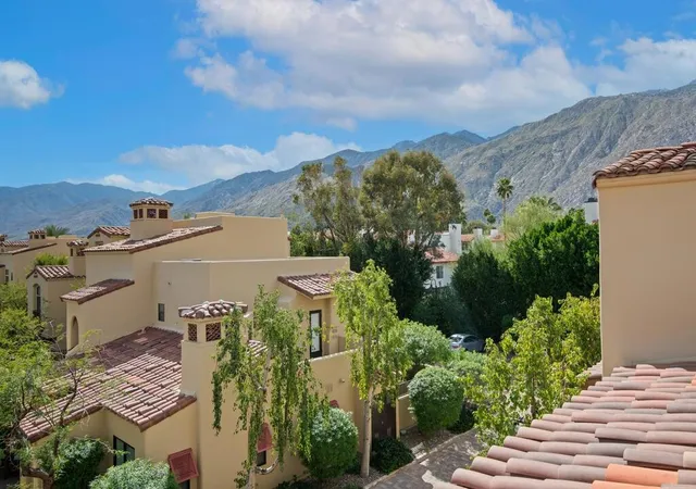 Listing Photo 4 - Condo for sale in building located at 1018 Villorrio Dr N, Palm Springs, CA 92262