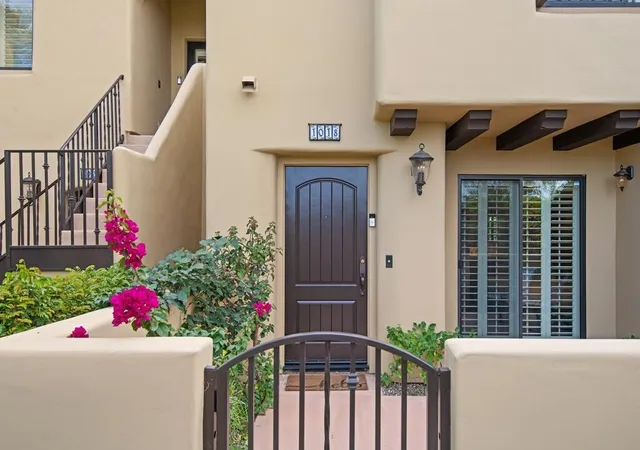 Listing Photo 5 - Condo for sale in building located at 1018 Villorrio Dr N, Palm Springs, CA 92262