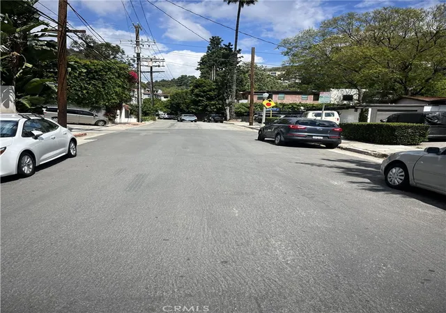Listing Photo 4 - Condo for sale in building located at 2284 Holly Dr, Los Angeles, CA 90068