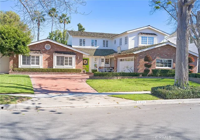 Photo 2 of Single family home for sale at 1924 Leeward Ln, Newport Beach, CA 92660 | MLS# NP26177606 | Listing updated on 2026-09-14