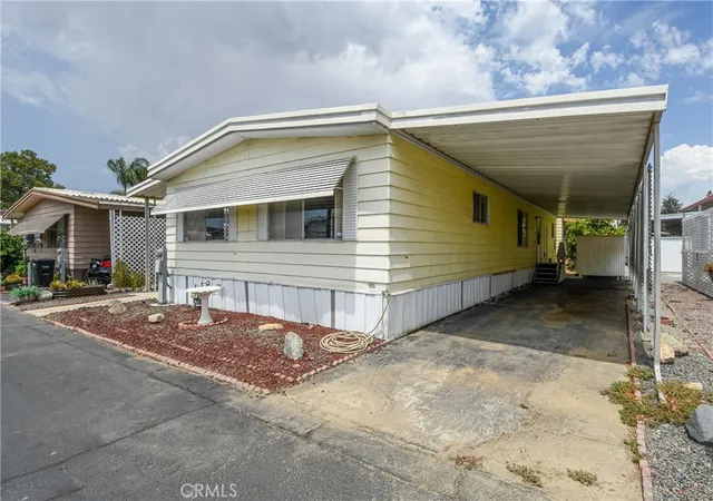 Photo 2 of Sale Pending at 725 W Thornton #132, Hemet, CA 92543 | MLS# SW26180820 | Listing updated on 2026-09-14