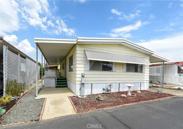 Photo 3 of Sale Pending at 725 W Thornton #132, Hemet, CA 92543 | MLS# SW26180820 | Listing updated on 2026-09-14