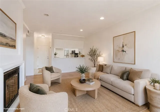 Photo 3 of Sale Pending at 555 Maine Ave #303, Long Beach, CA 90802 | MLS# PW26181112 | Listing updated on 2026-09-15