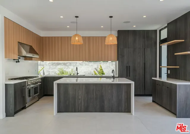 Photo 2 of Sale Pending at 444 N Kings Rd, Los Angeles, CA 90048 | MLS# 26874211 | Listing updated on 2026-09-25