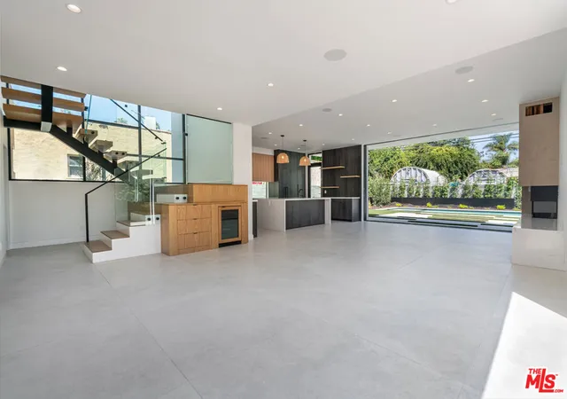 Photo 3 of Sale Pending at 444 N Kings Rd, Los Angeles, CA 90048 | MLS# 26874211 | Listing updated on 2026-09-25