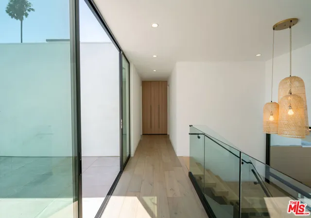 Photo 4 of Sale Pending at 444 N Kings Rd, Los Angeles, CA 90048 | MLS# 26874211 | Listing updated on 2026-09-25