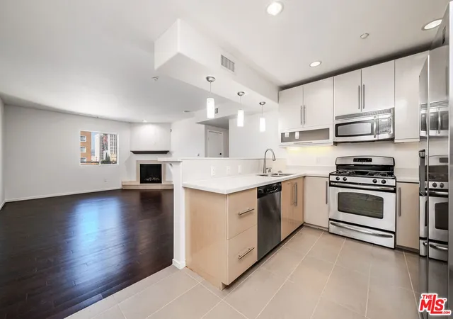 Photo 2 of Condo for sale at 733 S Manhattan Pl #405, Los Angeles, CA 90005 | MLS# 26874135 | Listing updated on 2026-09-14