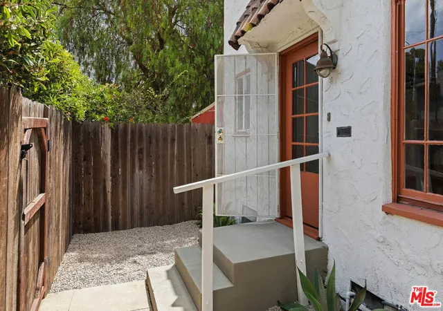 Listing Photo 5 - Condo for sale in building located at 9202 National Blvd, Los Angeles, CA 90034
