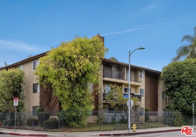 Listing Photo 2 - Condo for sale in building located at 8505 Columbus Ave, Los Angeles, CA 91343 - Unit #307