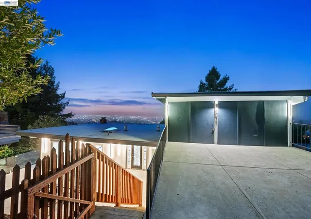 Photo 2 of Single family home for sale at 6077 Skyline Blvd, Oakland, CA 94611 | MLS# 41145475 | Listing updated on 2026-09-15
