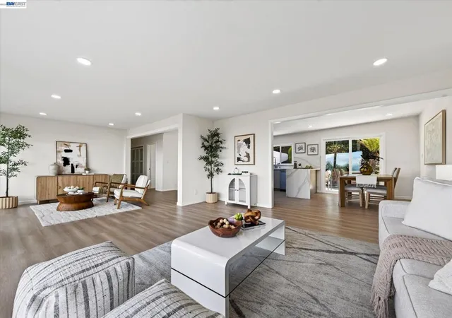 Photo 4 of Single family home for sale at 6077 Skyline Blvd, Oakland, CA 94611 | MLS# 41145475 | Listing updated on 2026-09-15