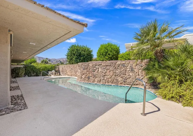 Photo 2 of Single family home for sale at 5 Dartmouth Dr, Rancho Mirage, CA 92270 | MLS# 219151615DA | Listing updated on 2026-09-15