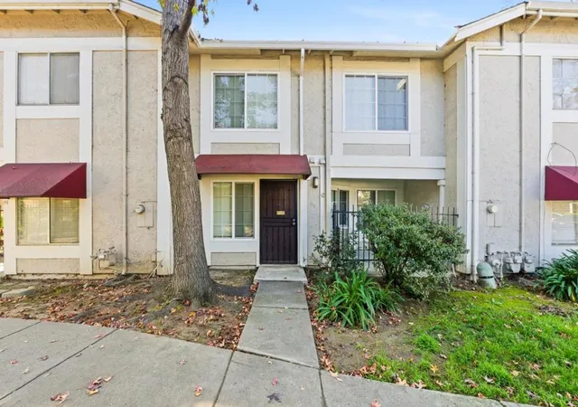 Photo 1 of Townhouse for sale at 42 Muirfield Ct, San Jose, CA 95116 | MLS# ML82058238 | Listing updated on 2026-09-15