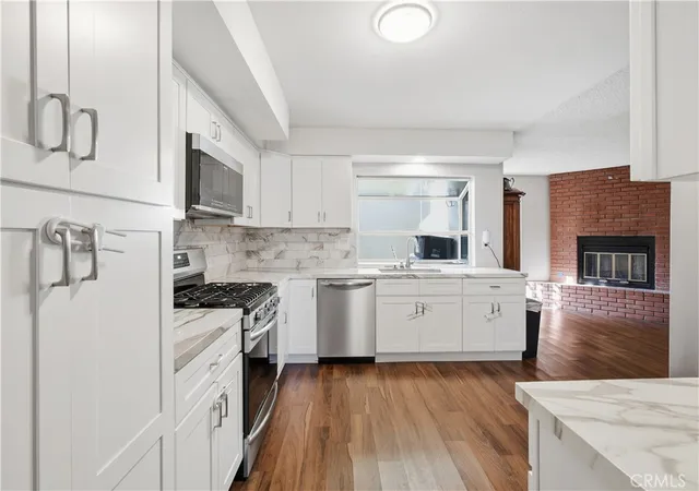 Listing Photo 4 - Condo for sale in building located at 1434 Via Del Rio, Corona, CA 92882