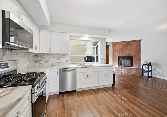 Listing Photo 5 - Condo for sale in building located at 1434 Via Del Rio, Corona, CA 92882
