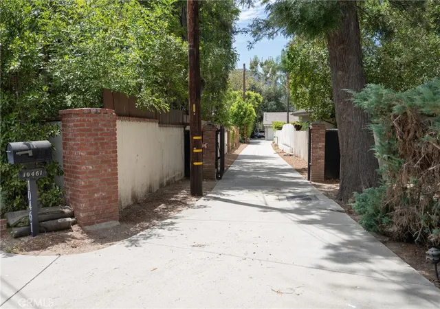 Photo 4 of Single family home for sale at 10461 Andora, Chatsworth, CA 91311 | MLS# SR26182225 | Listing updated on 2026-10-05