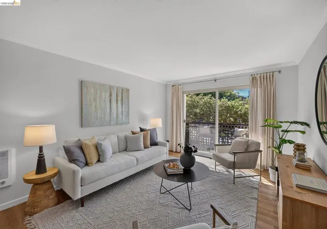 Photo 3 of Sale Pending at 555 Jean St #319, Oakland, CA 94610 | MLS# 41145561 | Listing updated on 2026-09-30
