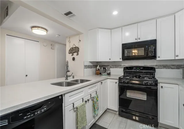 Condo for sale at 15155 Sherman Way #60, Van Nuys, CA 91405 | MLS# SR26182168