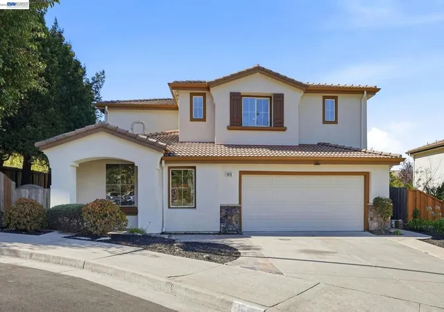Photo 3 of Single family home for sale at 1015 Cyn Oaks Dr, El Sobrante, CA 94803 | MLS# 41145570 | Listing updated on 2026-09-14