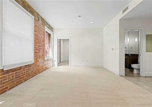 Photo 3 of Condo for sale at 139 S Los Robles #104, Pasadena, CA 91101 | MLS# WS26182476 | Listing updated on 2026-09-14