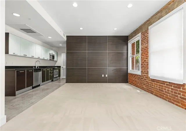 Listing Photo 4 - Condo for sale in building located at 139 S Los Robles, Pasadena, CA 91101 - Unit #104