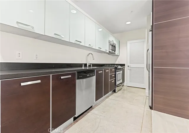 Listing Photo 5 - Condo for sale in building located at 139 S Los Robles, Pasadena, CA 91101 - Unit #104