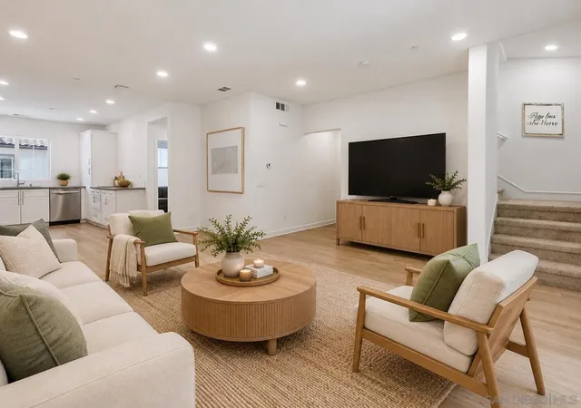 Listing Photo 4 - Condo for sale in building located at 4366 Pacifica Wy, Oceanside, CA 92056 - Unit #3