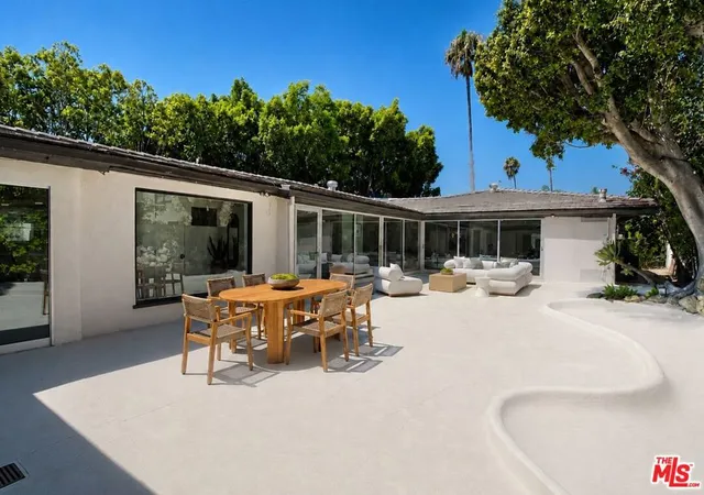 Photo 1 of Single family home for sale at 266 S Highland Ave, Los Angeles, CA 90036 | MLS# 26873097 | Listing updated on 2026-09-15
