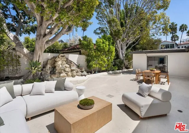 Photo 2 of Single family home for sale at 266 S Highland Ave, Los Angeles, CA 90036 | MLS# 26873097 | Listing updated on 2026-09-15