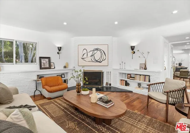 Photo 3 of Single family home for sale at 266 S Highland Ave, Los Angeles, CA 90036 | MLS# 26873097 | Listing updated on 2026-09-15