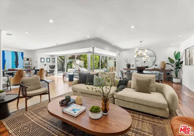 Photo 4 of Single family home for sale at 266 S Highland Ave, Los Angeles, CA 90036 | MLS# 26873097 | Listing updated on 2026-09-15
