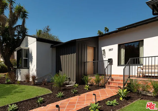 Photo 2 of Single family home for sale at 3807 Floresta Way, View Park, CA 90043 | MLS# 26874759 | Listing updated on 2026-09-15