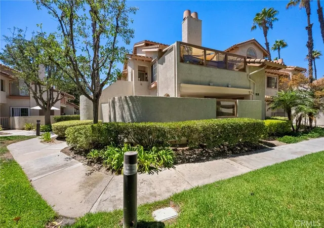 Listing Photo 1 - Condo for sale in building located at 26622 Merienda, Laguna Hills, CA 92656 - Unit #4