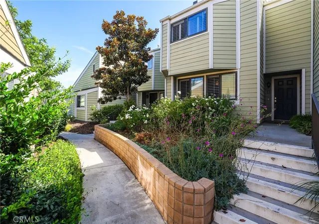 Photo 2 of Townhouse for sale at 11 Northwind Ct, Newport Beach, CA 92663 | MLS# OC26182466 | Listing updated on 2026-09-15