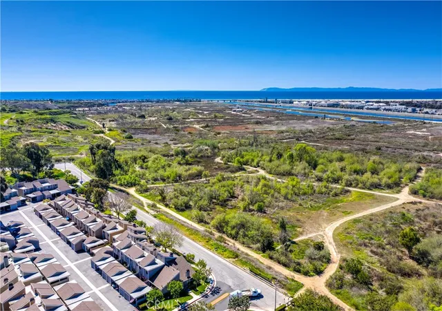 Photo 3 of Townhouse for sale at 11 Northwind Ct, Newport Beach, CA 92663 | MLS# OC26182466 | Listing updated on 2026-09-15
