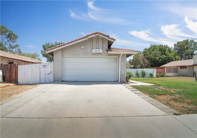 Photo 2 of Sale Pending at 43732 La Paz, Lancaster, CA 93535 | MLS# SR26183467 | Listing updated on 2026-10-07