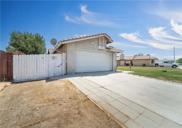 Photo 3 of Sale Pending at 43732 La Paz, Lancaster, CA 93535 | MLS# SR26183467 | Listing updated on 2026-10-07
