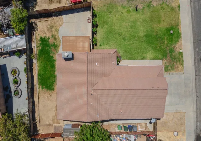 Photo 3 of Sale Pending at 43732 La Paz, Lancaster, CA 93535 | MLS# SR26183467 | Listing updated on 2026-10-07