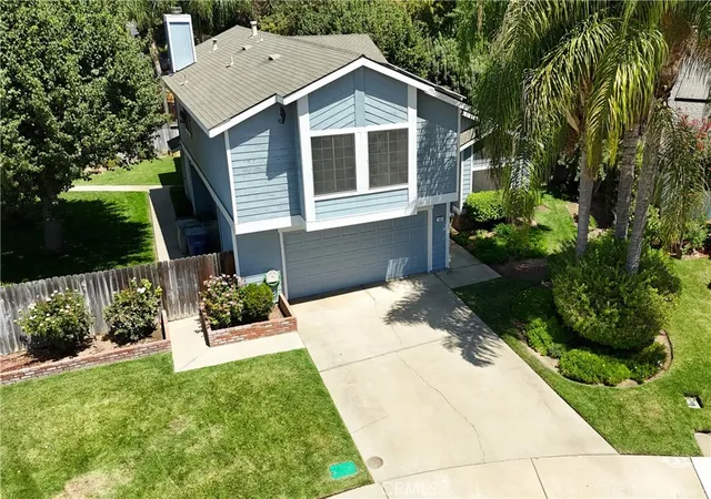 Photo 3 of Sale Pending at 1602 Acacia Ct, Chowchilla, CA 93610 | MLS# MC26183213 | Listing updated on 2026-10-02