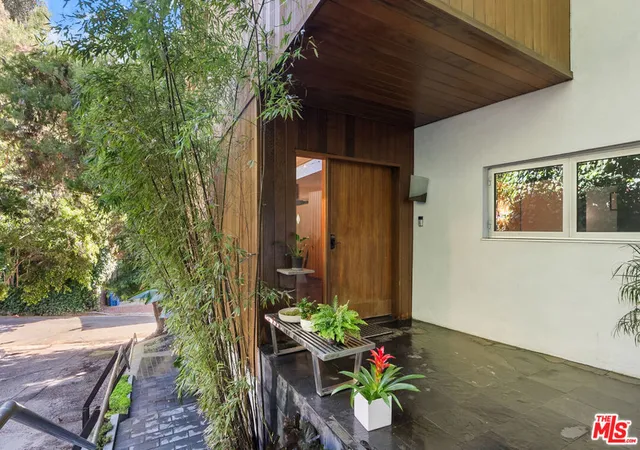 Photo 2 of Single family home for sale at 9976 Westwanda Dr, Beverly Hills, CA 90210 | MLS# 26875421 | Listing updated on 2026-09-15