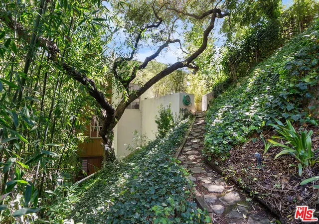 Photo 3 of Single family home for sale at 9976 Westwanda Dr, Beverly Hills, CA 90210 | MLS# 26875421 | Listing updated on 2026-09-15