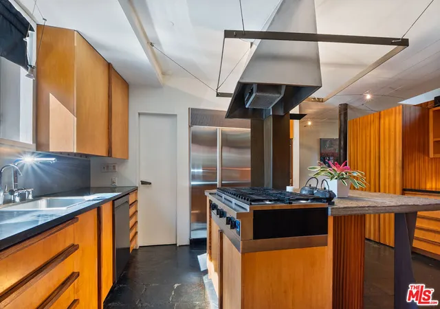 Photo 4 of Single family home for sale at 9976 Westwanda Dr, Beverly Hills, CA 90210 | MLS# 26875421 | Listing updated on 2026-10-07
