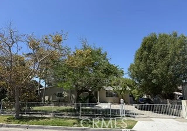 Photo 2 of Single family home for sale at 534 S Townsend St, Santa Ana, CA 92703 | MLS# OC26183710 | Listing updated on 2026-09-14