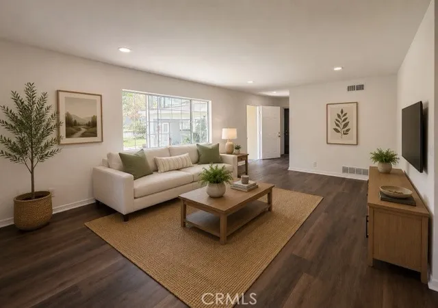 Photo 4 of Single family home for sale at 534 S Townsend St, Santa Ana, CA 92703 | MLS# OC26183710 | Listing updated on 2026-10-03